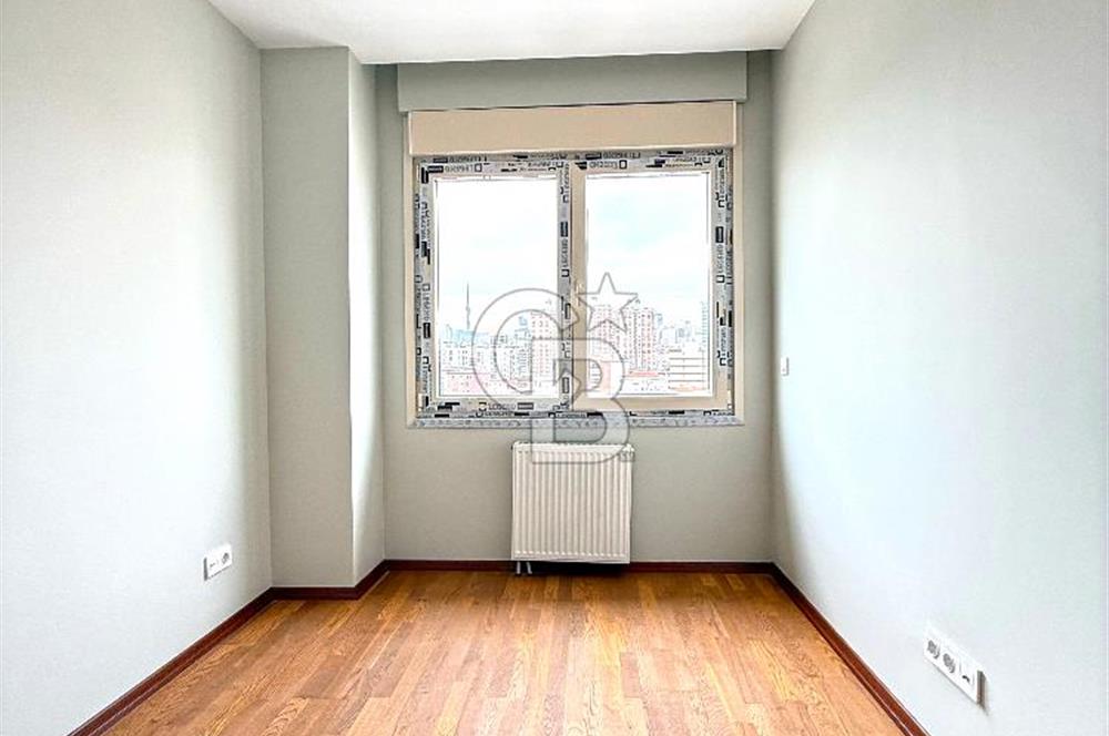Kalamış Kolej Sokakta Deniz Manzaralı, Teraslı, 4+1 Daire