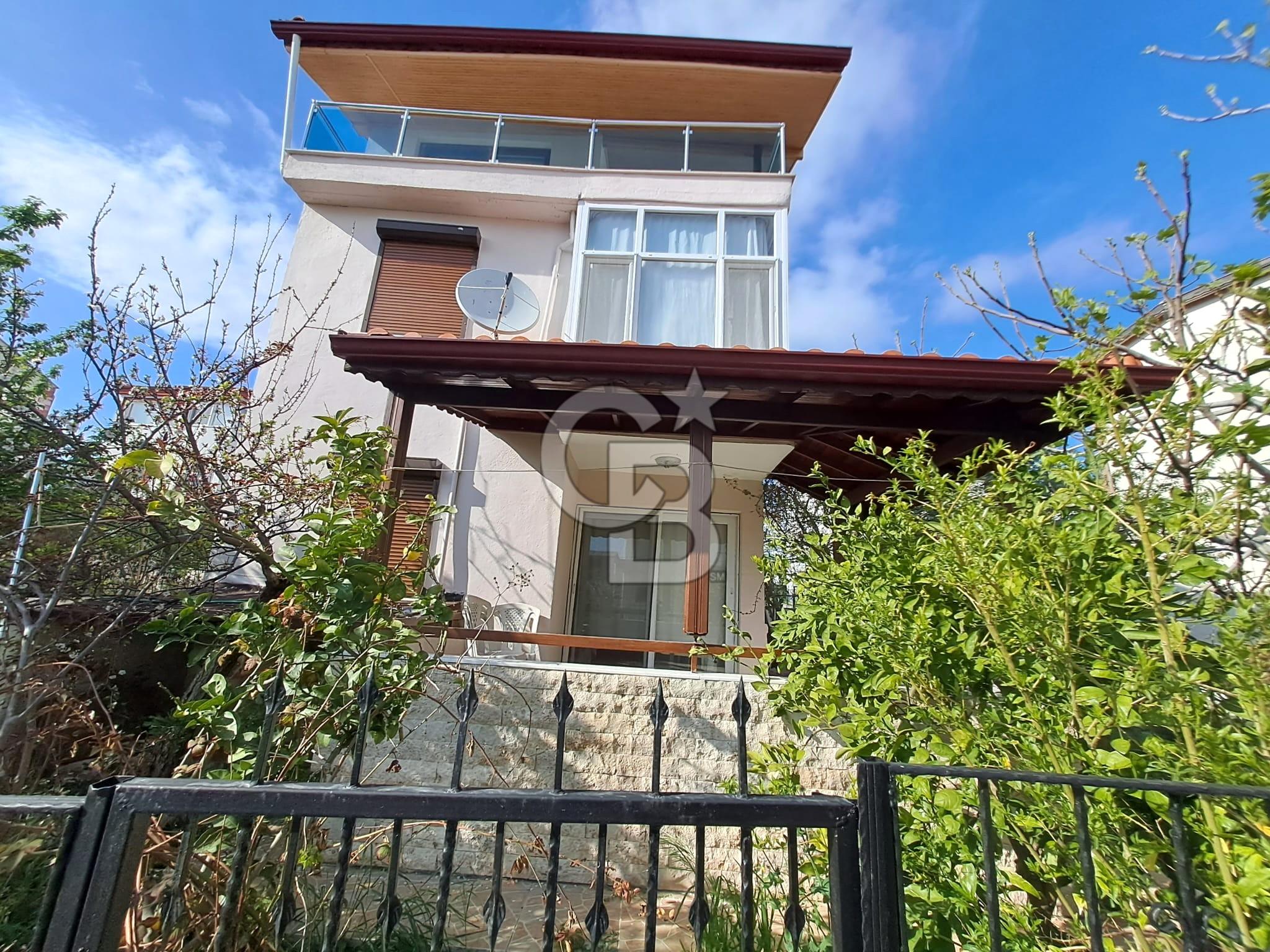 Urla Özbek Işık Sitesi Denize Sıfır Müstakil 4+1 Satılık Villa