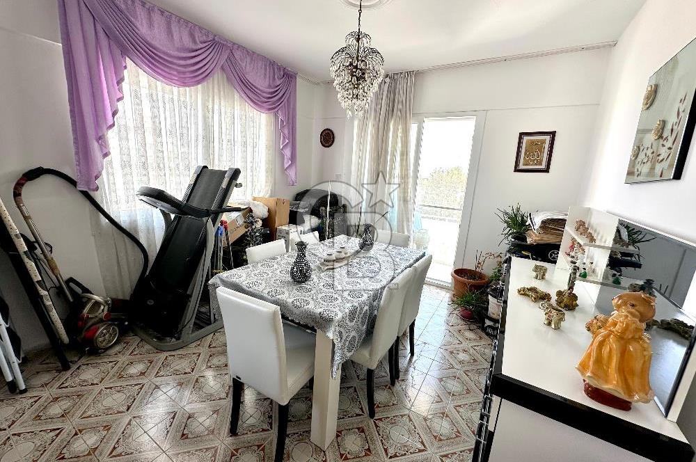 Girne Merkez’de Türk Koçanlı, Full Eşyalı, Kesintisiz Deniz Manzaralı 3+1 Daire!