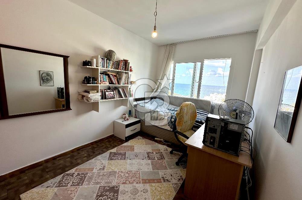 Girne Merkez’de Türk Koçanlı, Full Eşyalı, Kesintisiz Deniz Manzaralı 3+1 Daire!