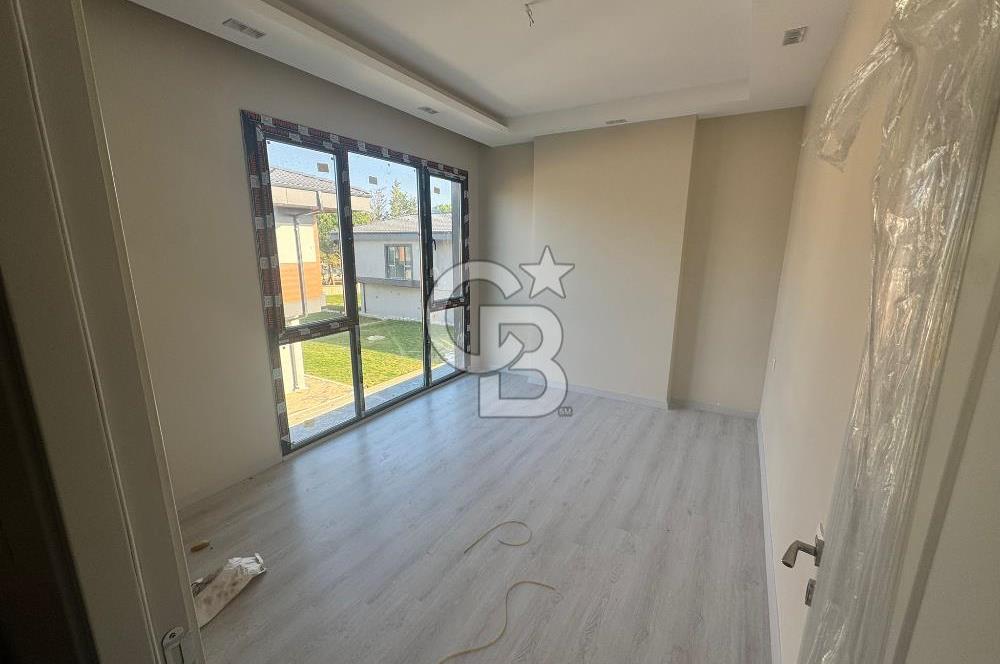 SİLİVRİ KAVAKLI MAHALLESİNDE SATILIK LÜX VİLLA