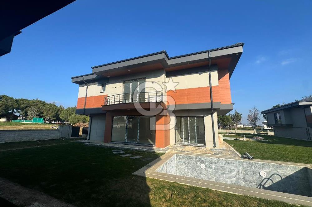 SİLİVRİ KAVAKLI MAHALLESİNDE SIFIR 5+1 SATILIK VİLLA..