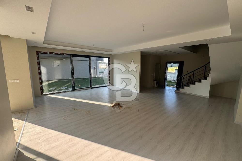 SİLİVRİ KAVAKLI MAHALLESİNDE SATILIK LÜX VİLLA