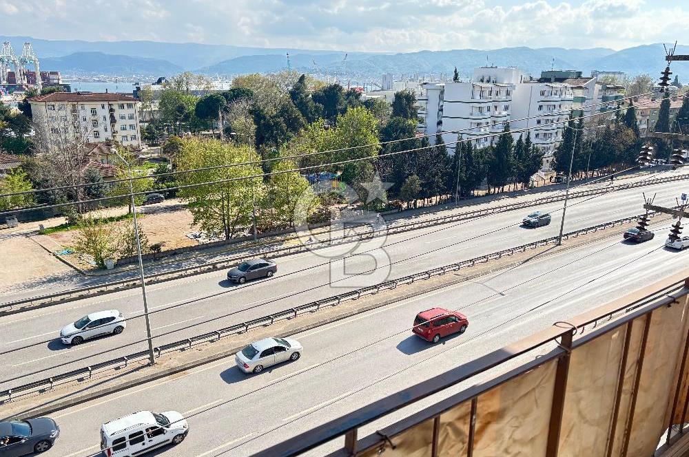 Derince İstiklal Caddesi Üzeri Deniz Manzaralı Satılık 2+1 Daire