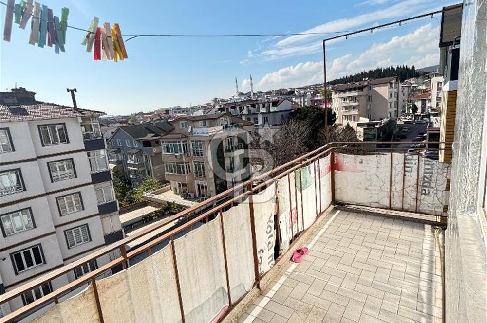 Derince İstiklal Caddesi Üzeri Deniz Manzaralı Satılık 2+1 Daire