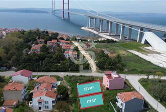 LAPSEKİ GAZİSÜLEYMANPAŞA MAHALLESİNDE SATILIK 2 ADET ARSA