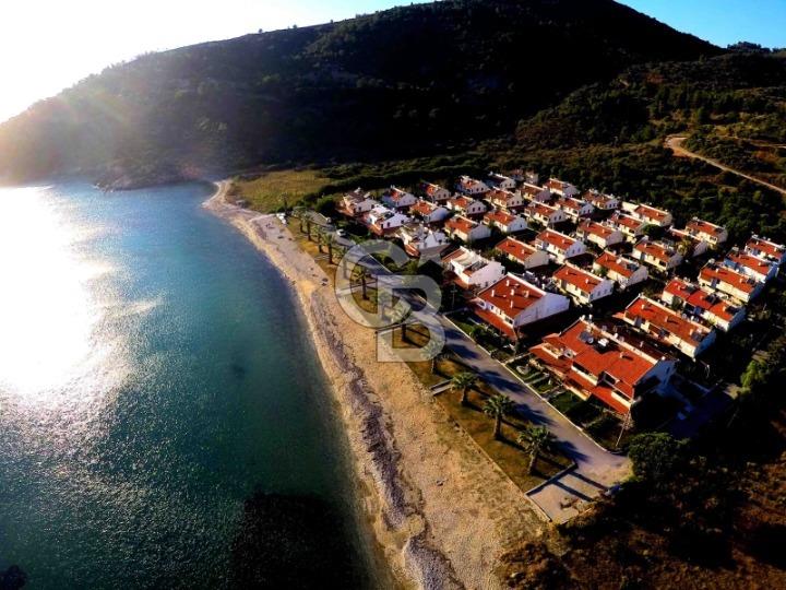 İzmir Özdere'de Denize Sıfır Site içinde Eşyalı Kiralık Villa