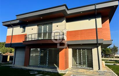SİLİVRİ KAVAKLI MAHALLESİNDE SIFIR 5+1 SATILIK VİLLA..