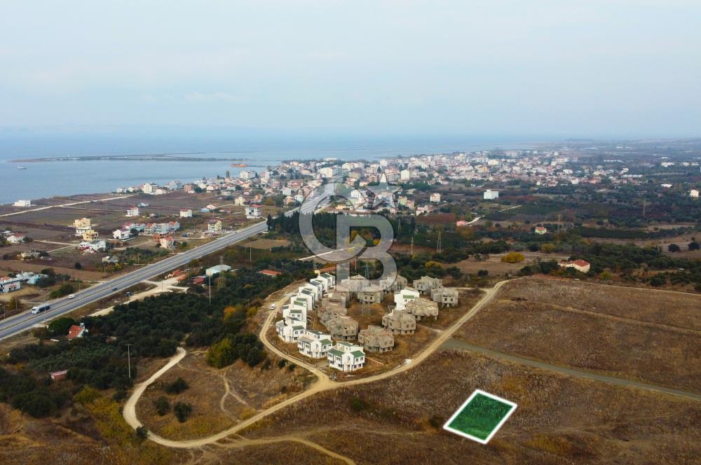 Lapseki Çardak'ta Hakim Tepe Konumda Manzaralı 328m² İmarlı Arsa