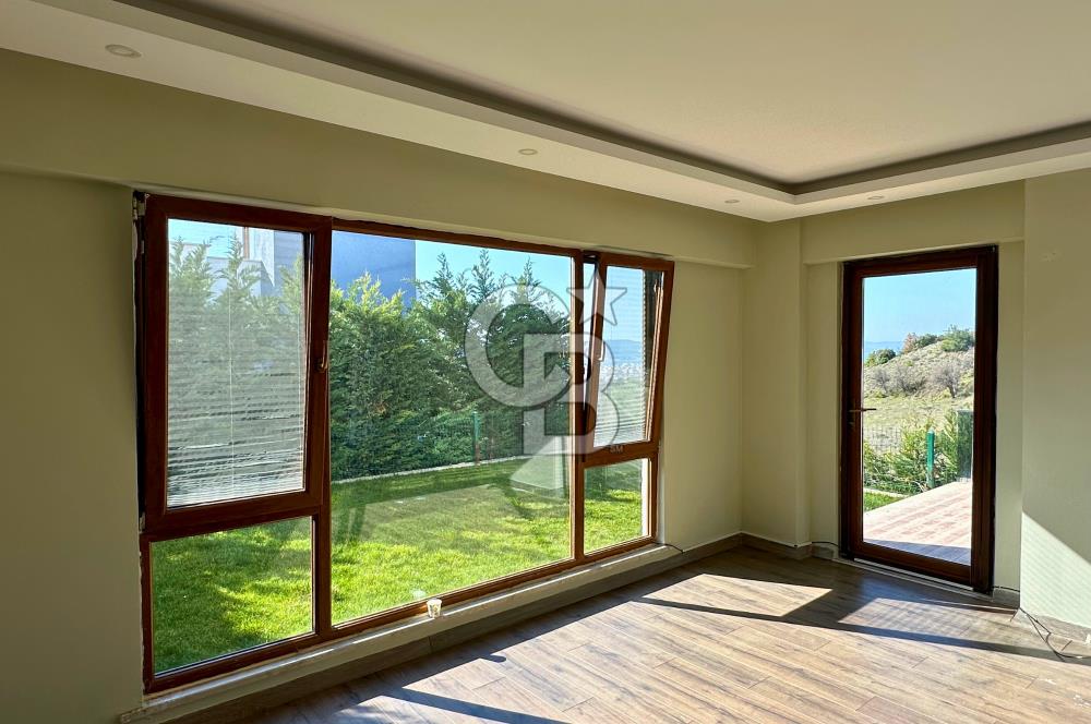 Çanakkalede Panoramik Boğaz Manzaralı Bahçeli 4+1 Tripleks Villa