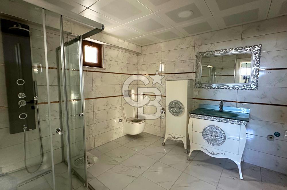 Çanakkalede Panoramik Boğaz Manzaralı Bahçeli 4+1 Tripleks Villa
