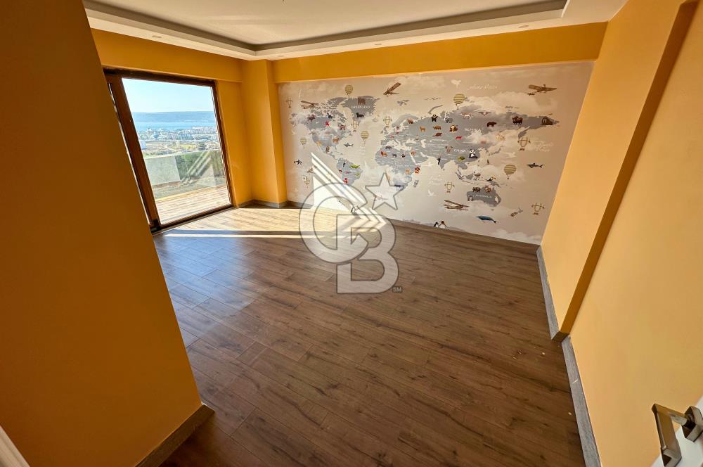 Çanakkalede Panoramik Boğaz Manzaralı Bahçeli 4+1 Tripleks Villa