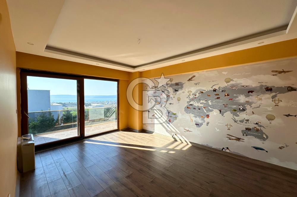 Çanakkalede Panoramik Boğaz Manzaralı Bahçeli 4+1 Tripleks Villa
