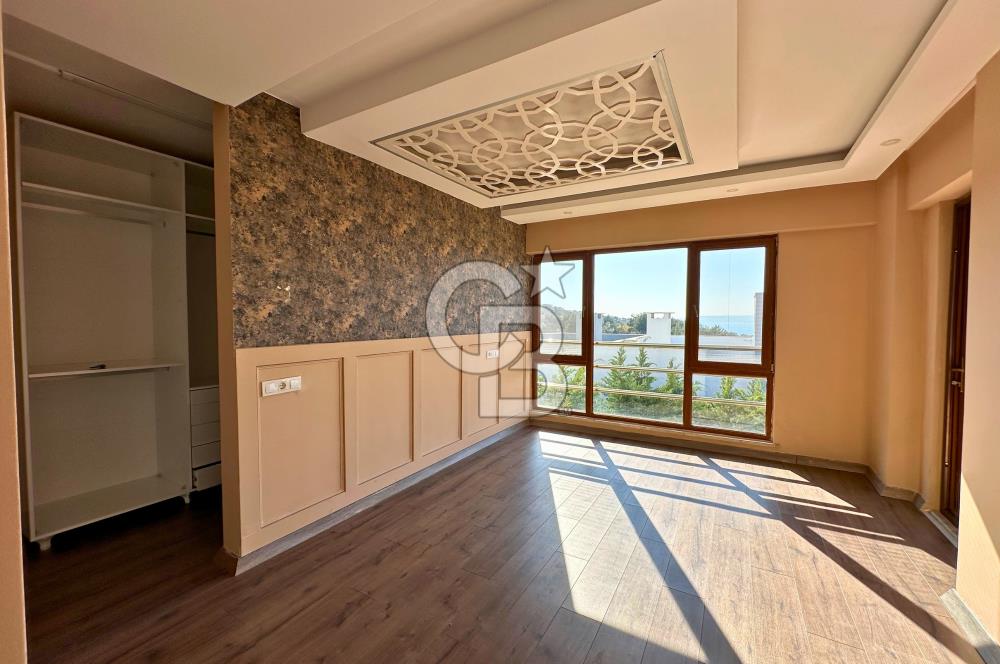 Çanakkalede Panoramik Boğaz Manzaralı Bahçeli 4+1 Tripleks Villa