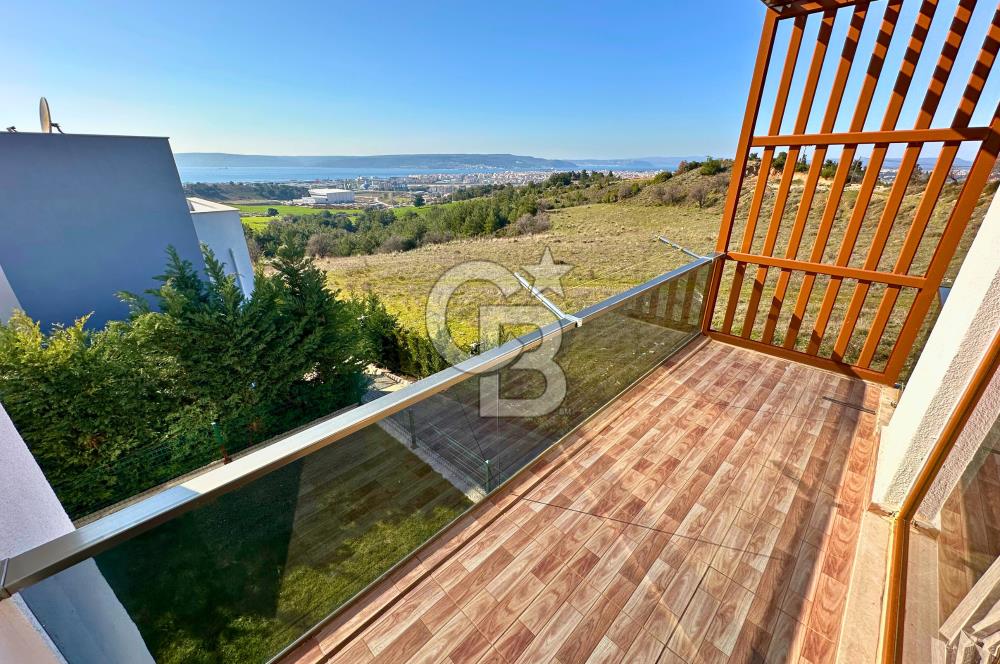 Çanakkalede Panoramik Boğaz Manzaralı Bahçeli 4+1 Tripleks Villa
