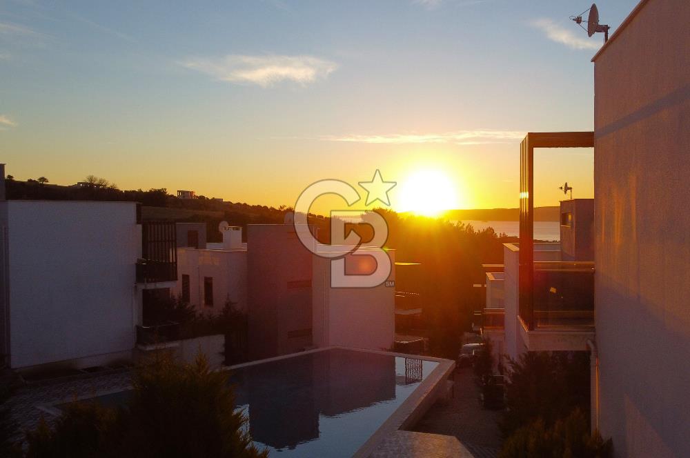 Çanakkalede Panoramik Boğaz Manzaralı Bahçeli 4+1 Tripleks Villa