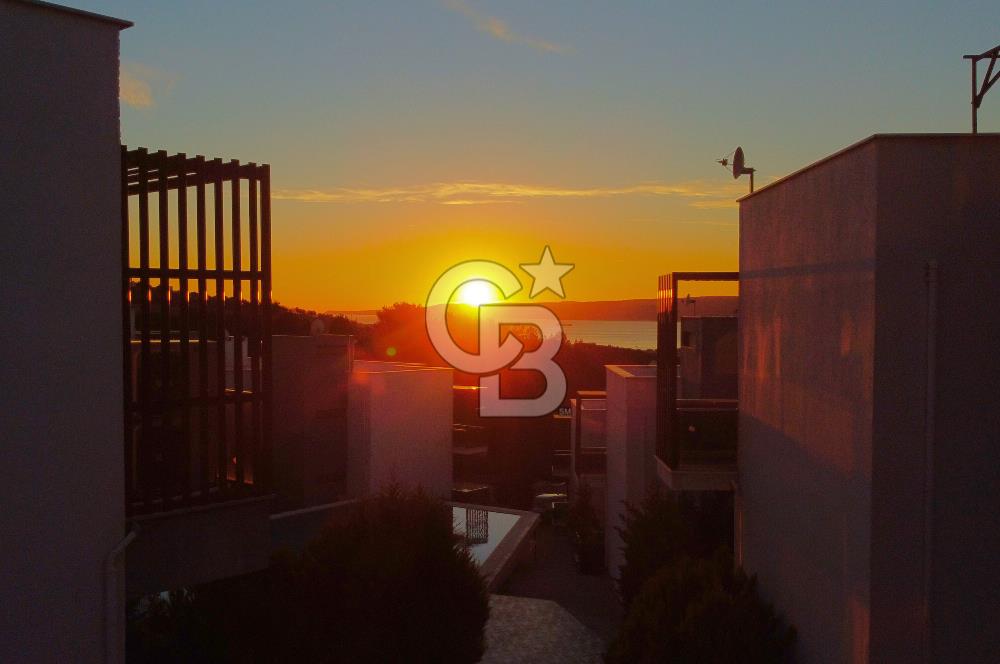 Çanakkalede Panoramik Boğaz Manzaralı Bahçeli 4+1 Tripleks Villa