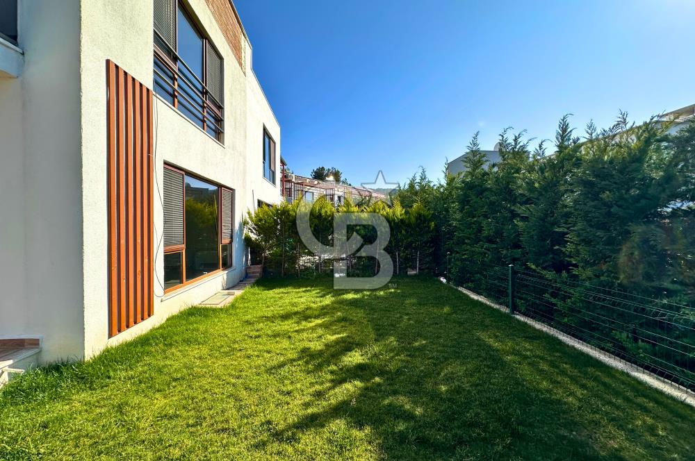 Çanakkalede Panoramik Boğaz Manzaralı Bahçeli 4+1 Tripleks Villa