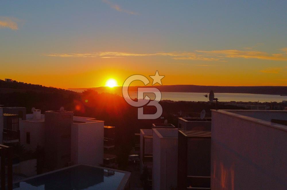 Çanakkalede Panoramik Boğaz Manzaralı Bahçeli 4+1 Tripleks Villa