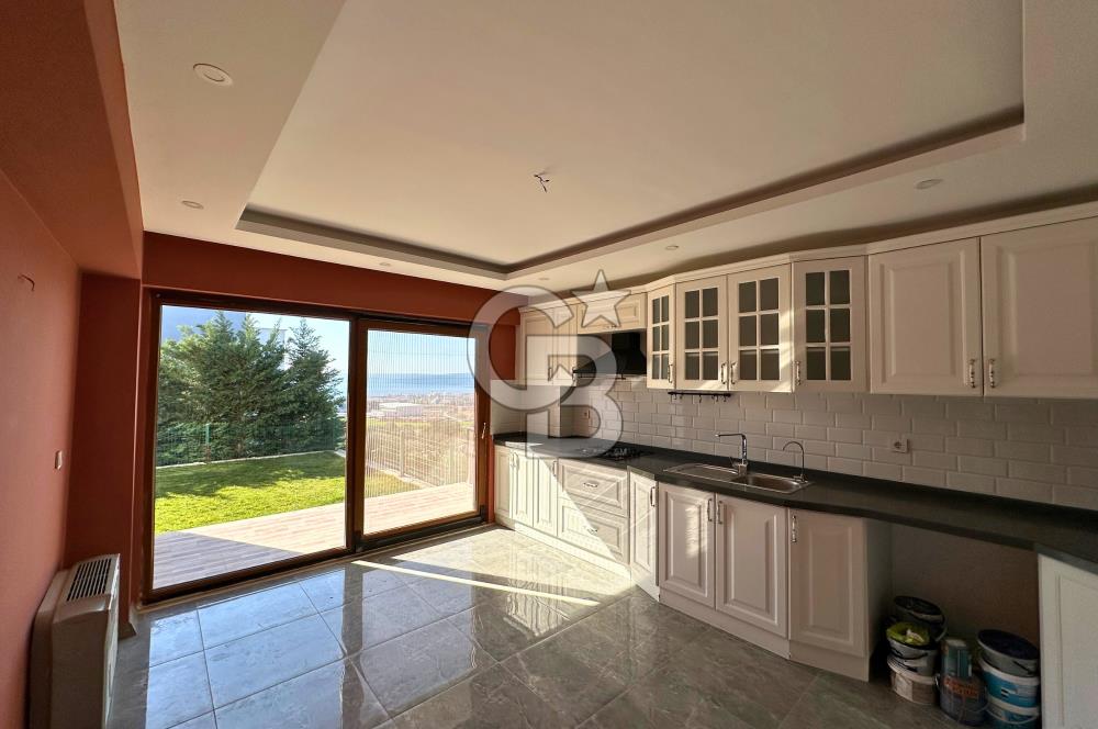 Çanakkalede Panoramik Boğaz Manzaralı Bahçeli 4+1 Tripleks Villa