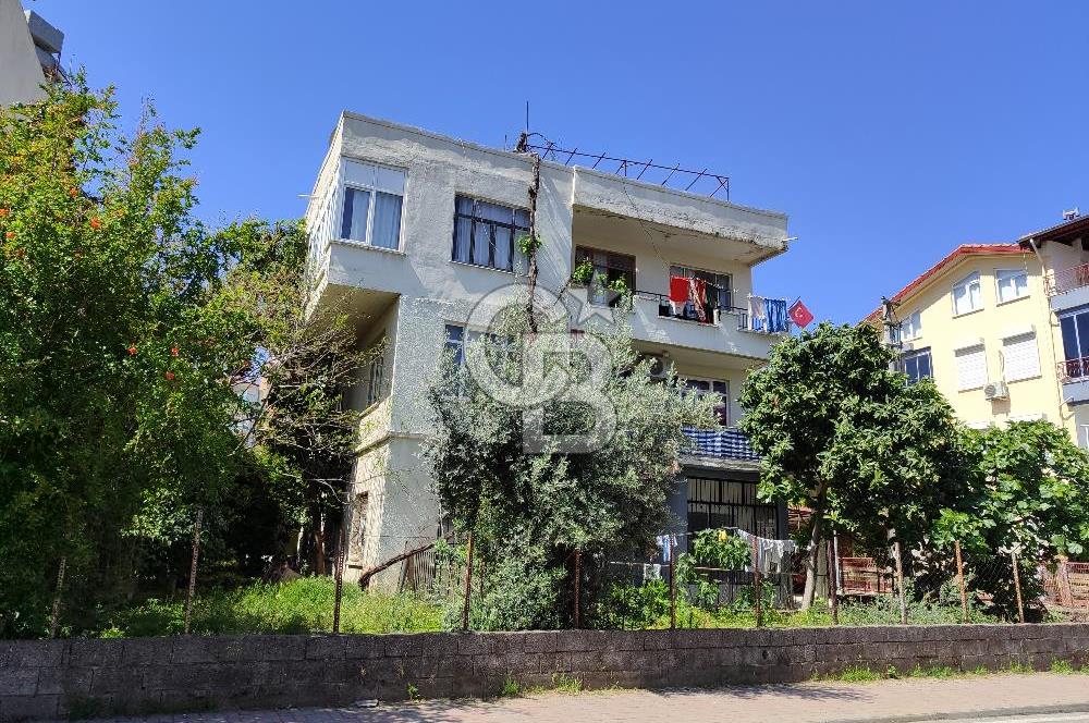 Y . Pazarcıda komple satılık bina