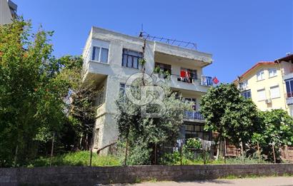 Y . Pazarcıda komple satılık bina