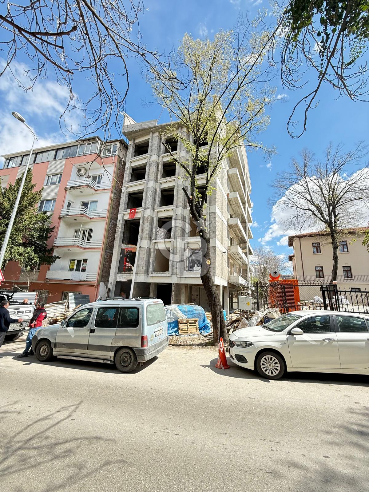ÇANKAYA TUNA CADDESİNDE 1+1 SATILIK OFİS /DAİRE