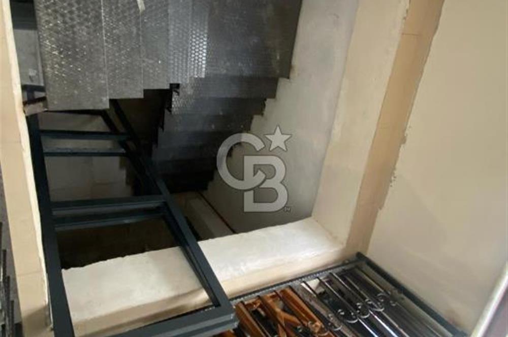 EDREMİT ADLİYE SOKAĞINDA SATILIK DEPOLU DÜKKAN