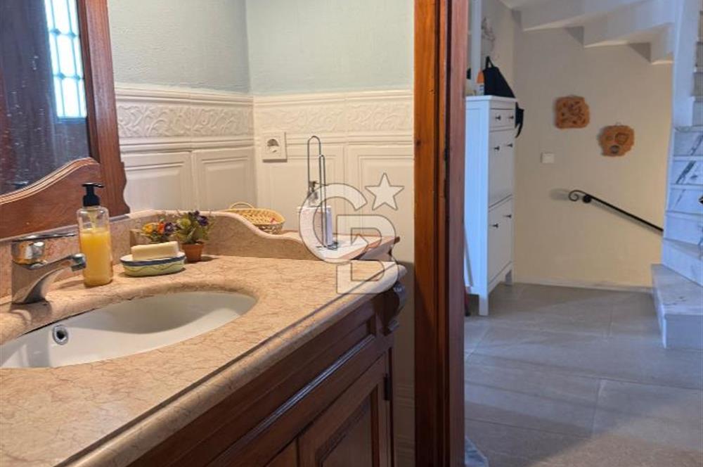 YALIKAVAK' DA MARİNA MANZARALI YILLIK KİRALIK MÜSTAKİL VİLLA