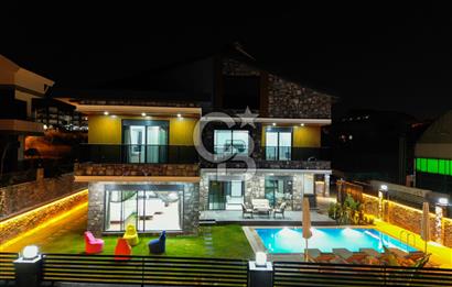 Side'de satılık 7+1 villa