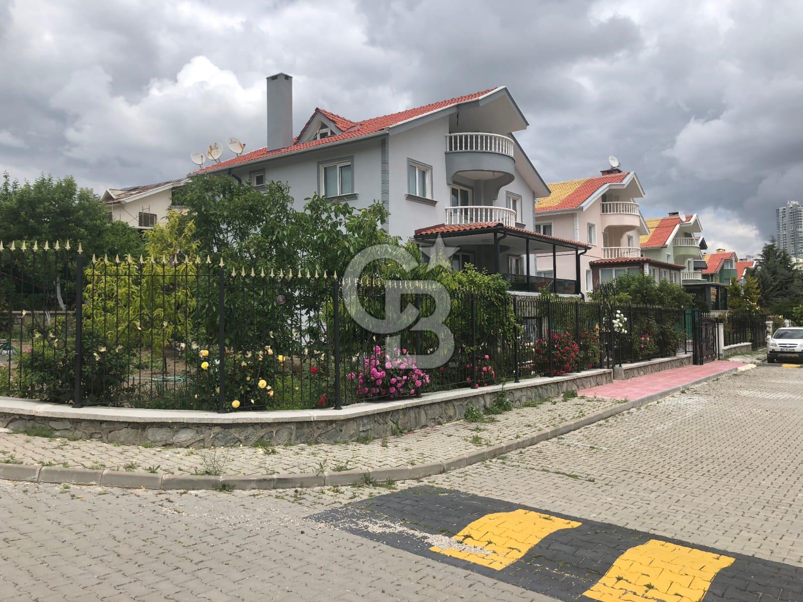 ÇANKAYA ALACAATLI MH SATILIK 5+2 VİLLA… ÇOK ÖZEL YAPILI