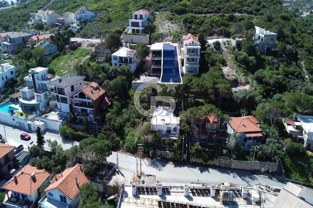Karaburun İncirlikoy'da 4+1 Deniz Manzaralı Villa