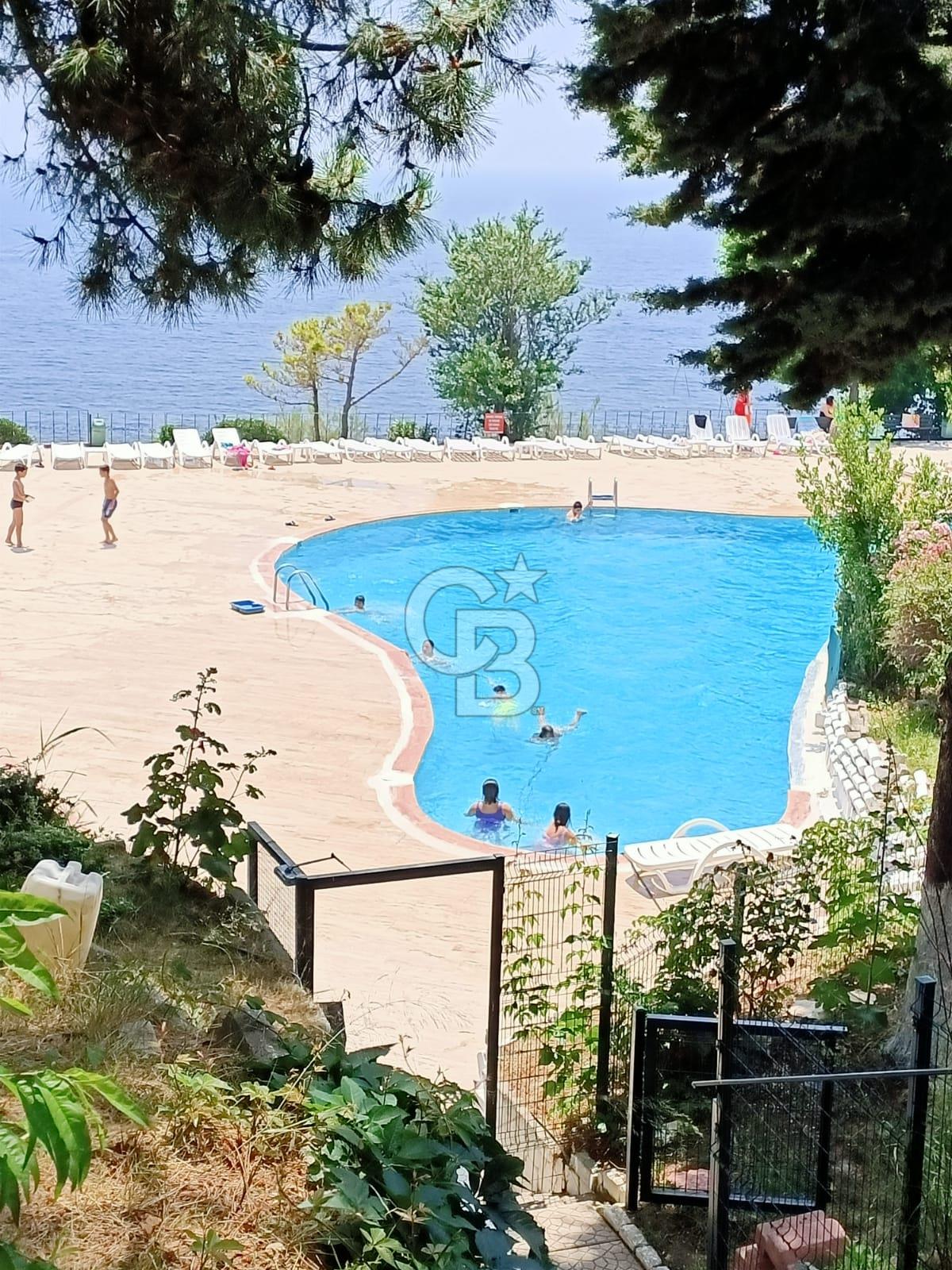 site içerisinde, deniz manzaralı satılık tripleks villa 220 m2