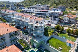 YENİFOÇA SİTE İÇİ HAVUZLU DENİZ MANZARALI DUBLEKS