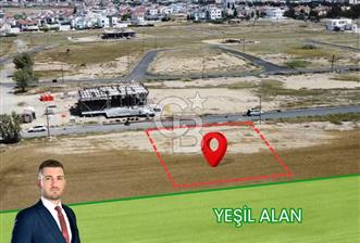 Lefkoşa Metehan Bölgesinde Arka Cephesi Yeşil Alan  Satılık Arsa !!!
