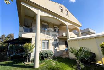 Urla Çeşmealtı Merkezde Tam Müstakil Villa 