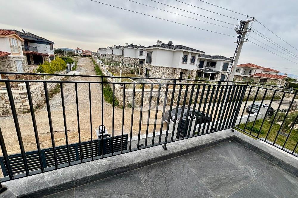 Seferıhısar akarca 140 m2 net kose parsel dublex Vılla