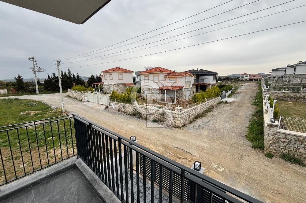 Seferıhısar akarca 140 m2 net kose parsel dublex Vılla