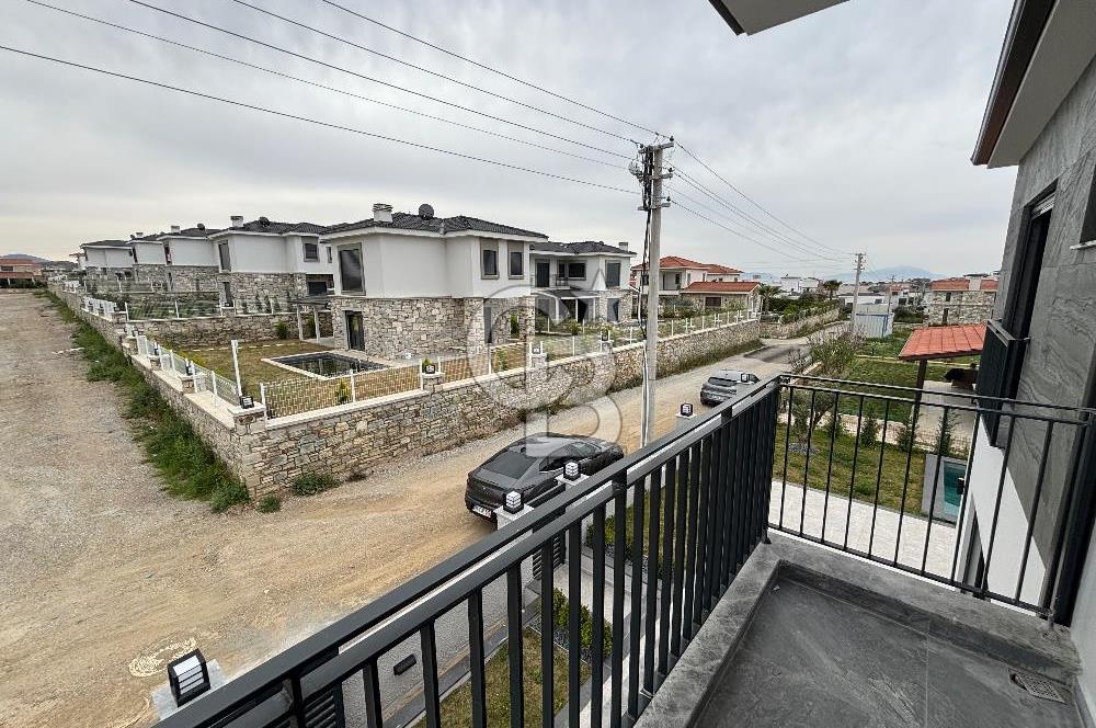 Seferıhısar akarca 140 m2 net kose parsel dublex Vılla