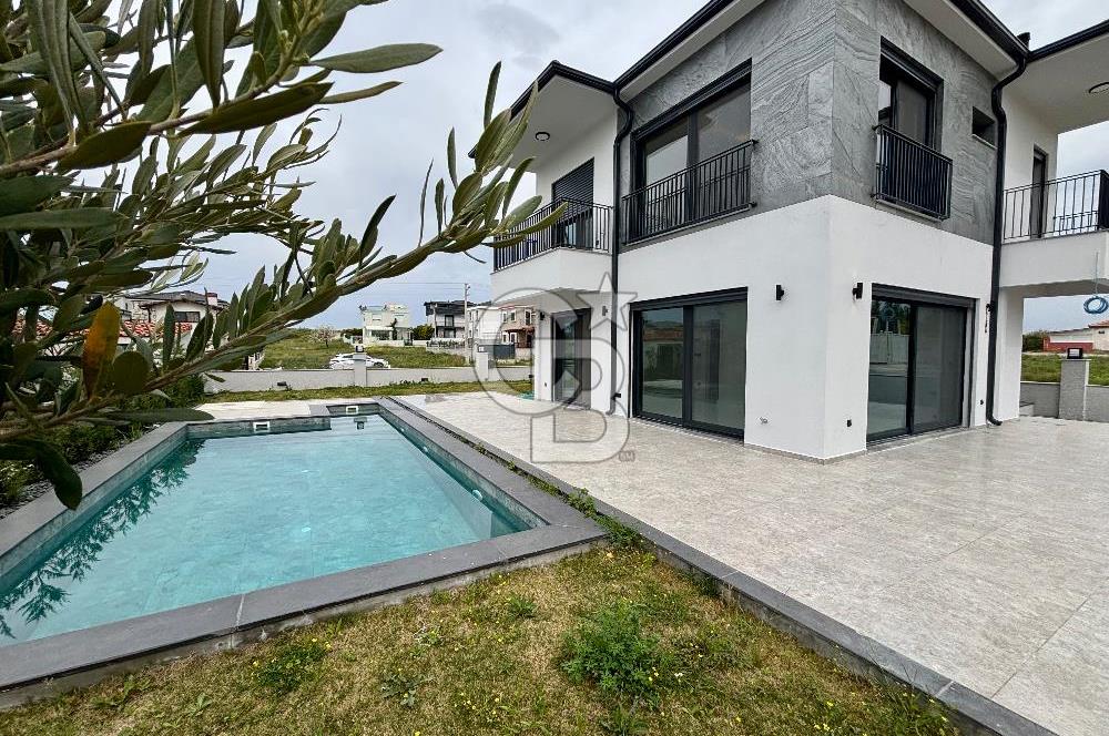 Seferıhısar akarca 140 m2 net kose parsel dublex Vılla