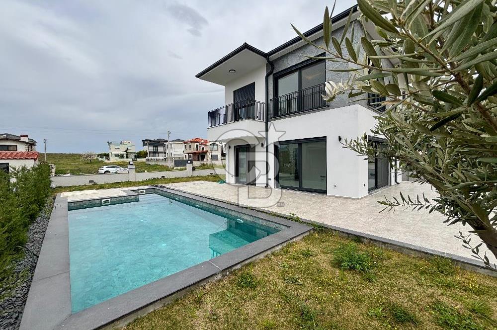Seferıhısar akarca 140 m2 net kose parsel dublex Vılla
