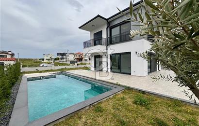 Seferıhısar akarca 140 m2 net kose parsel dublex Vılla