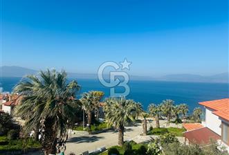 Urla Özbek'te Site İçerisinde Deniz Manzaralı Villa
