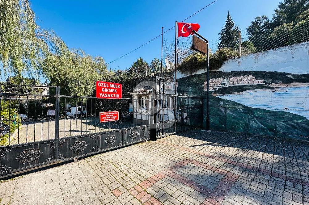 Urla Özbek'te Site İçerisinde Deniz Manzaralı Villa