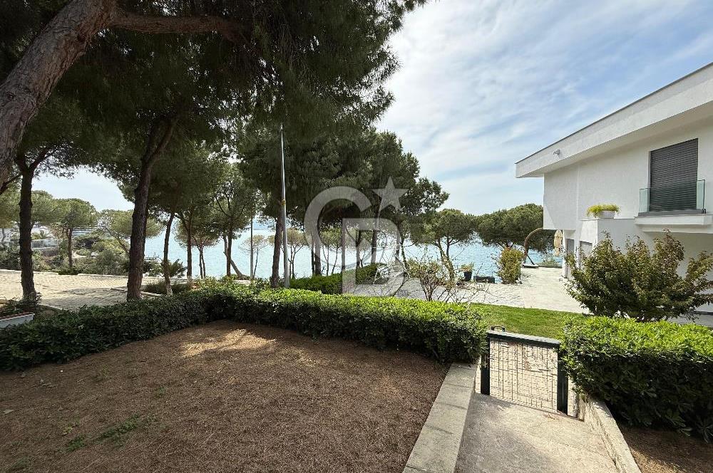 Çeşme Ardıç Punta Mevkii Deniz Manzaralı Villa