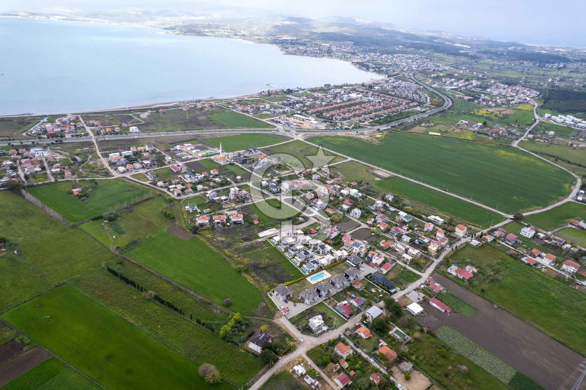 URLA İÇMELER'DE SATILIK KÖY İÇİ İMARLI TARLA