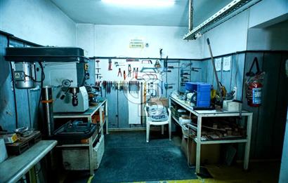 TOPSELVİ'DE CADDE ÜSTÜ SATILIK KÖŞE PARSEL KOMPLE BİNA
