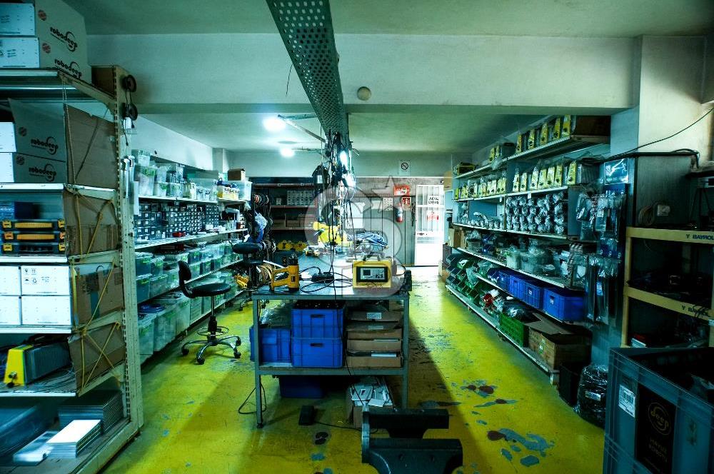 TOPSELVİ'DE CADDE ÜSTÜ SATILIK KÖŞE PARSEL KOMPLE BİNA