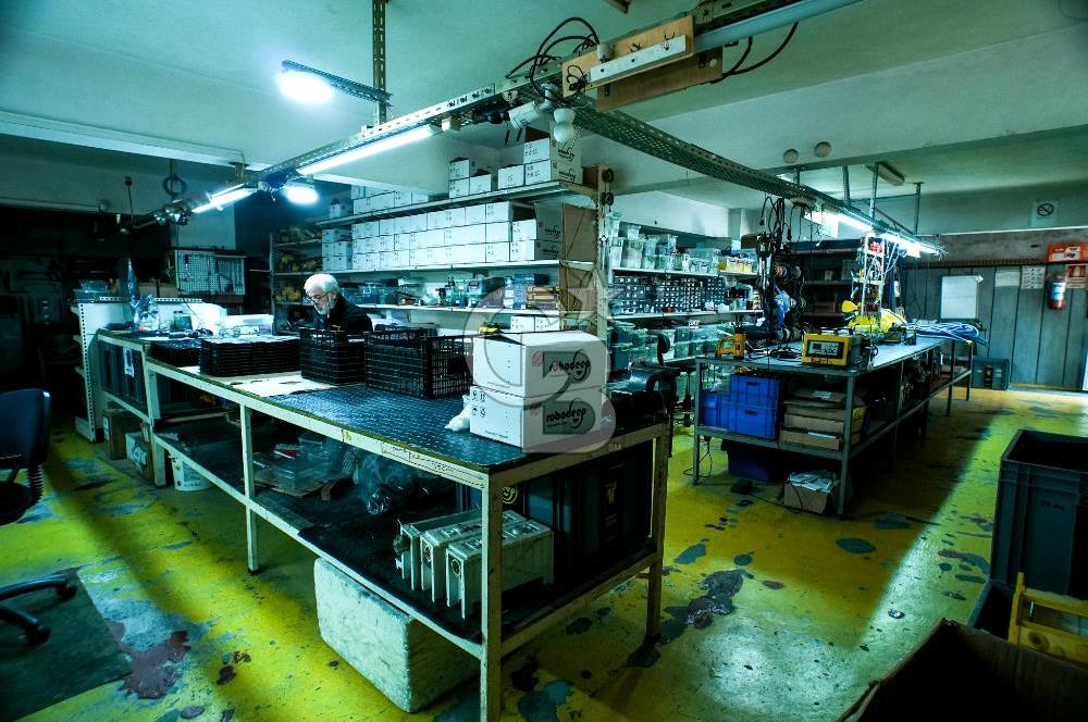 TOPSELVİ'DE CADDE ÜSTÜ SATILIK KÖŞE PARSEL KOMPLE BİNA