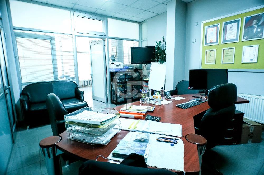 TOPSELVİ'DE CADDE ÜSTÜ SATILIK KÖŞE PARSEL KOMPLE BİNA